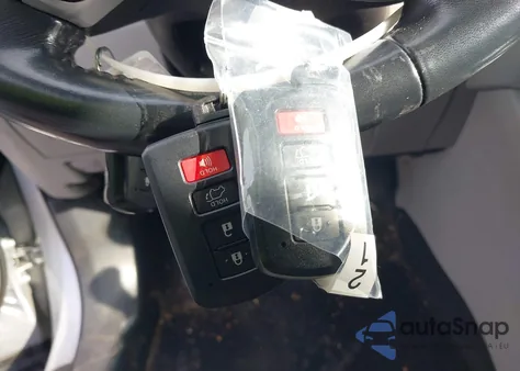 2018 Toyota Highlander Xle z USA, uszkodzony, nr VIN 5TDKZRFH7JS537429